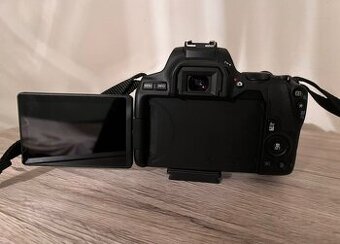 Canon EOS 250D čierny + 18-55mm IS STM komplet príslušenstvo