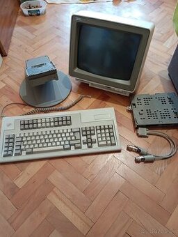 IBM monitor plus klávesnica