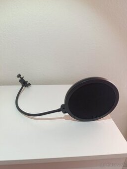 Pop filter na rameno mikrofónu