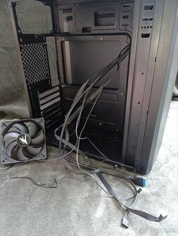 PC skrinku Zalman T8 – zachovalá, s ventilátorom