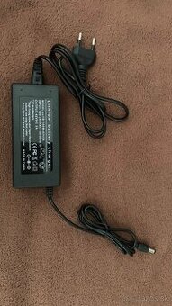 Nabíjačka 42V 2A Napájací adaptér Kolobežka DC 5,5x2,1 mm