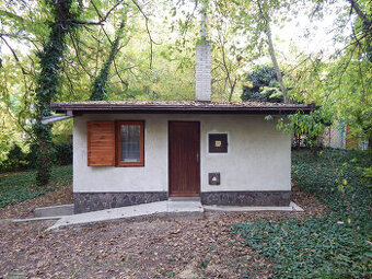Na predaj 2 izbová celoročná chata v Radvani nad Dunajom.