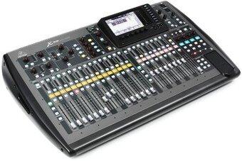 Behringer X32 + case THON