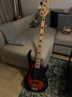 Elektrická bassgitara