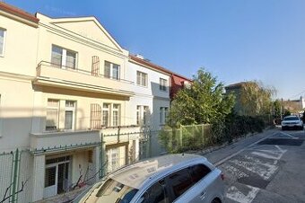 PRIESTRANNÝ 4iz byt v mestskej vile pod hradom