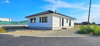 Velky 5 izbovy bungalov 15 min od Kosic