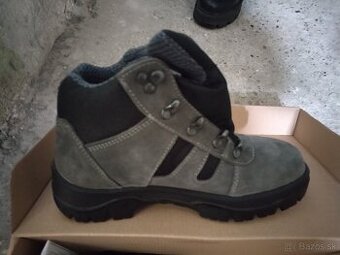 Predám dámsku tréningová pracovna obuv