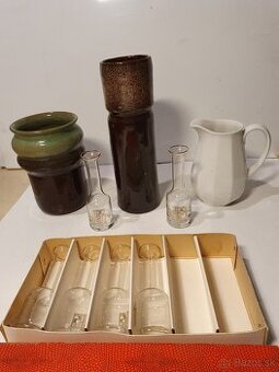 Keramické nádoby a sklenené poháre