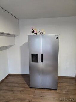 Chladnička Samsung RS67A8810S9/EF, top stav