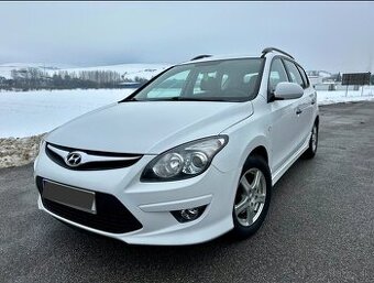 Hyundai i30 CW 2011 1.4 benzín 196 000km