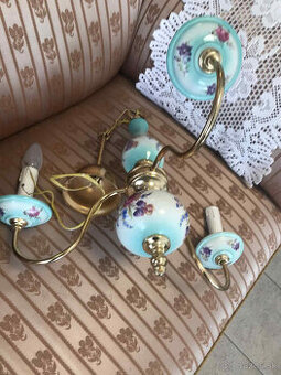 Porcelanovy,romanticky luster.