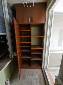 Vstavaná skriňa - úložná skriňa