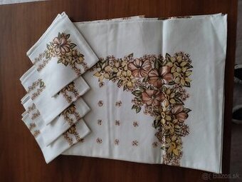 Obrus so servítkami