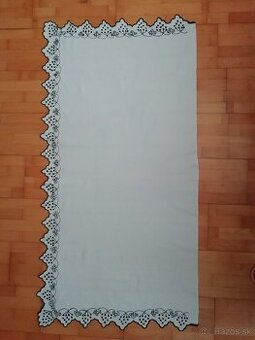 STAROŽITNÝ OBRUS RUČNE VYŠÍVANÝ