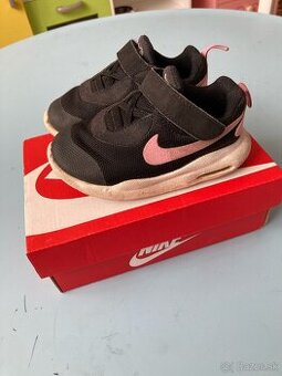 Dievčenské tenisky Nike EUR č. 23,5