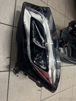 Mercedes GLA predné svetlá 2013-2017