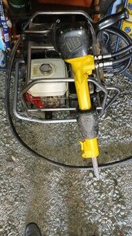 Predám JCB beaver generátor (benzín) + kladivo