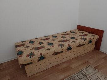 posteľ s úložným priestorom