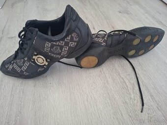 Predám koženné športovo- elegantné tenisky.