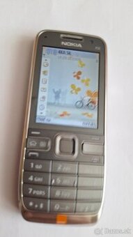 Nokia E52