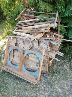 Predám staré drevo vhodne na palenie