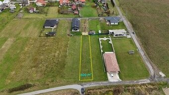 Na predaj stavebný pozemok 800 m² – Komárov
