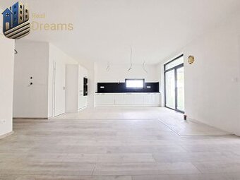 Priestranné novostavby 4-izbových rodinných domov v meste Ša