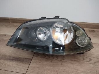 Svetlomet SEAT Ibiza / Cordoba III 6L - poškodený