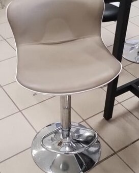 Barová stolička