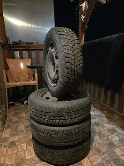 Predám pneumatiky s diskamy 165/70r14 zimne