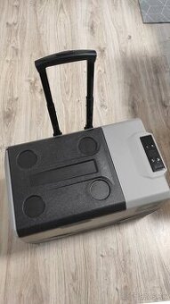 Predam kompresorovu autochladnicku, 30L, 12V, 230V