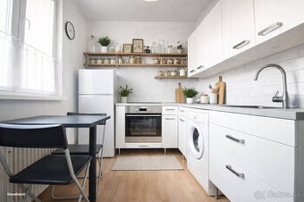 Priestranný 3i byt s balkónom na Bulvári (centrum), Žilina