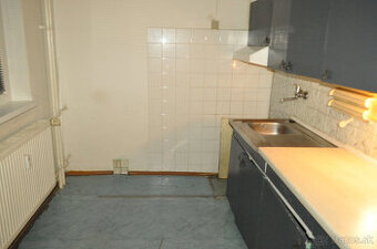 Byt 1+1 s dvoma loggiami, sídl. Mier, Sp. Nová Ves