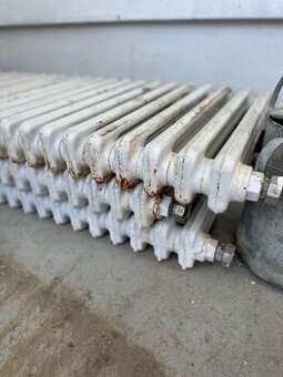 Liatinový radiátor – masívny, plne funkčný