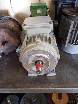 Predám trojfázový elektromotor 2.2kw.