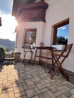 Drevenné barové stoličieky + stôl