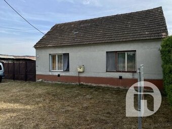 Predaj 4 izbový starší rodinný dom s pozemkom 2906 m2 v Kuch