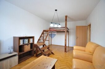 PRENÁJOM, 1-izbový byt, Poprad - Západ, Ul. Štúrova, blok Ze