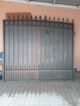 Kované brána