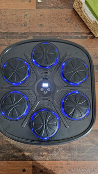 Hudobny boxer s bluetooth a rukavicami