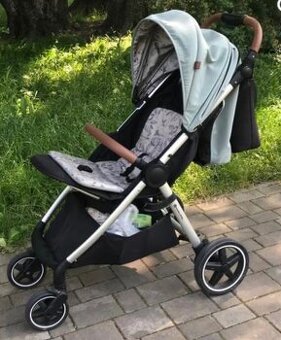 Sportovy kočik Petite&Mars iron green