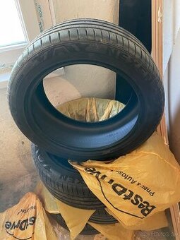 235/45 R17