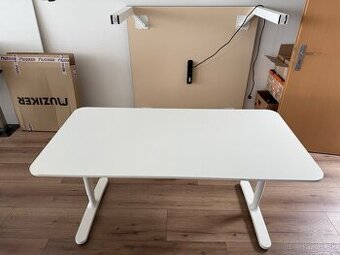 Predám kancelársky stôl IKEA – biely, ako nový