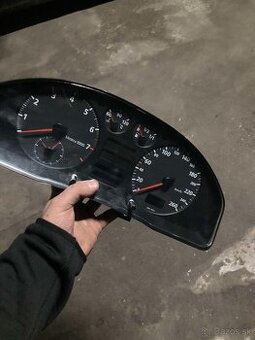 Budíky Audi A4 B5 1.6 74kw - 1