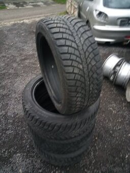 Predám 4ks zimné pneu Kumho 225/45R17