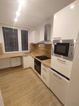 Prenájom - 3-izbový byt - Jána Halašu, Trenčín