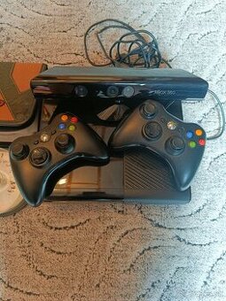 Xbox 360 + Kinect + 2 ovladače