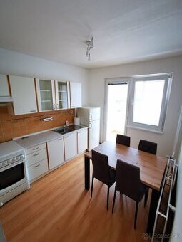 Prenájom - 3 Izbového bytu s balkónom a špajzou 68m2 - 1