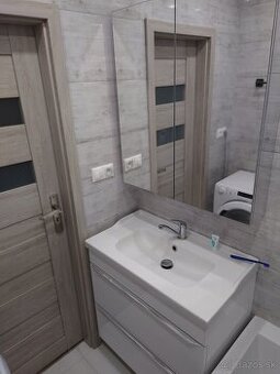 Umyvadlo so skrinkou a zrkadlovou skrinkou 80vm