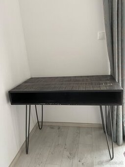 Predam velmi pekny dreveny stol